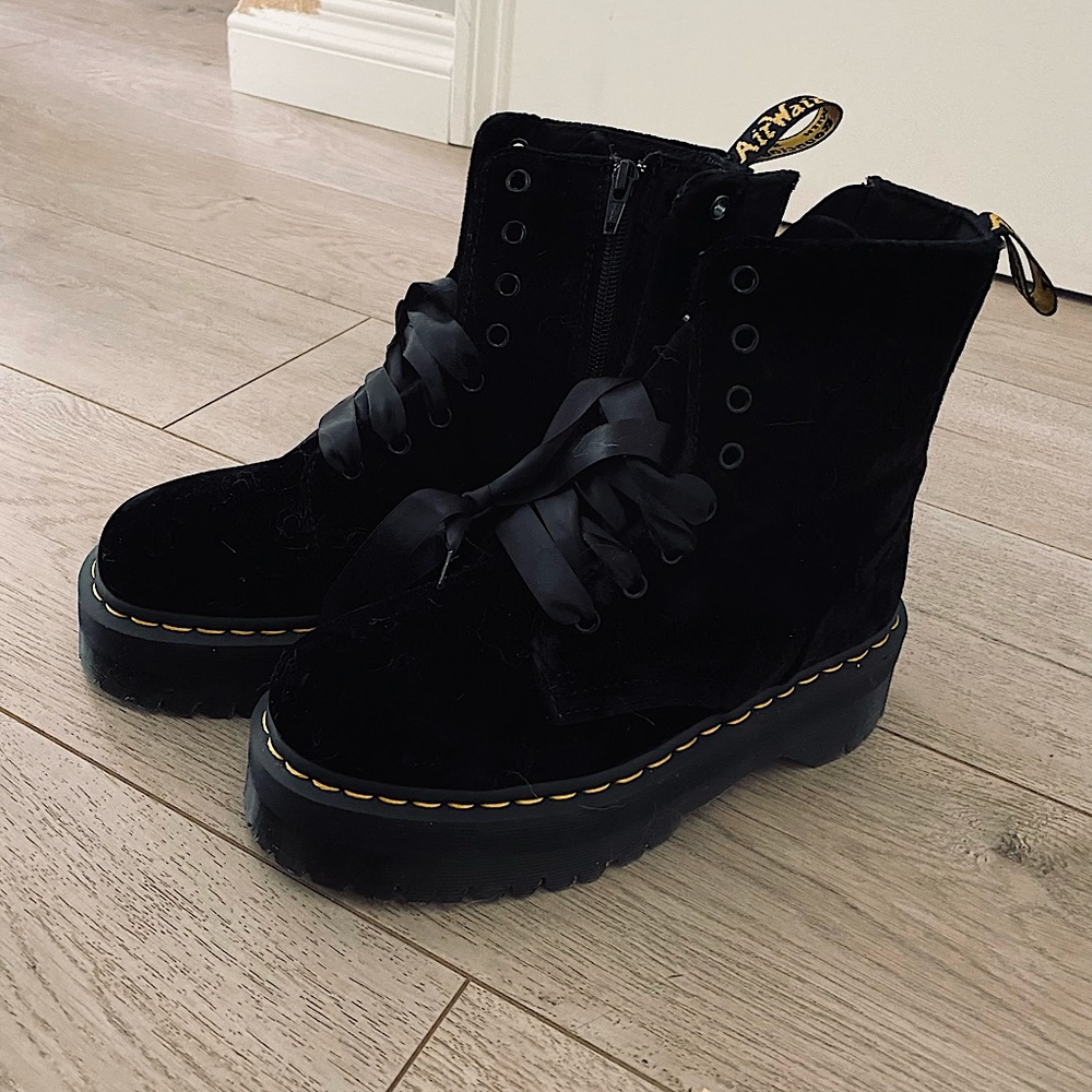 Dr Marten size 7. Brand new velvet platform boots. With satin laces.